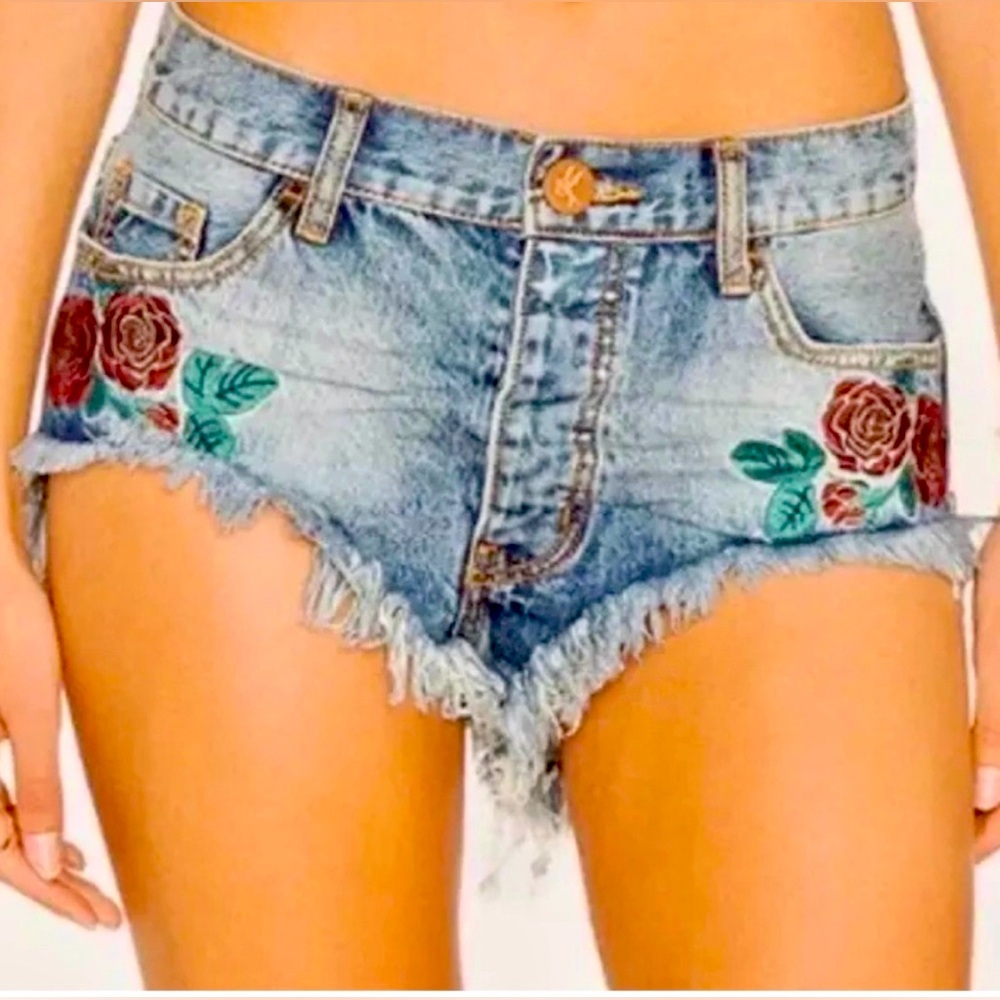 One Teaspoon Embroidered Rose Shorts. “Rollers”. Low waist, long rise, raw hem. - Picture 2 of 9